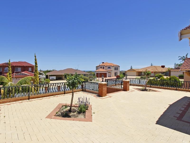 12 Sheringham Retreat, Currambine WA 6028