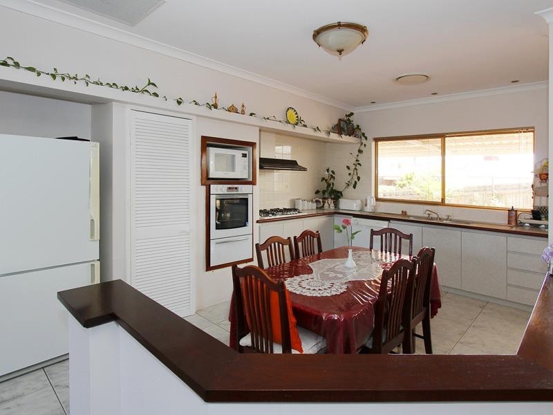 12 Sheringham Retreat, Currambine WA 6028