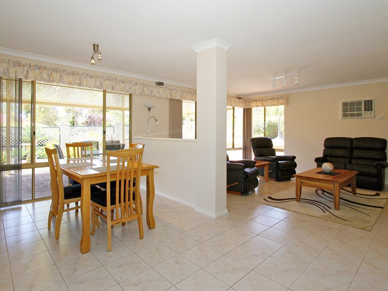 2 Gairloch Place, Joondalup WA 6027