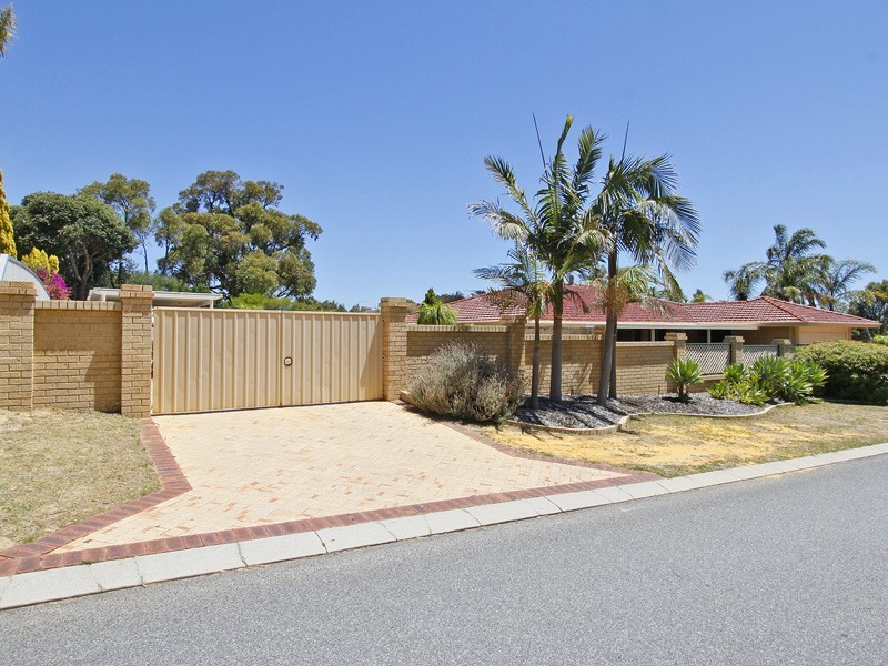 2 Gairloch Place, Joondalup WA 6027