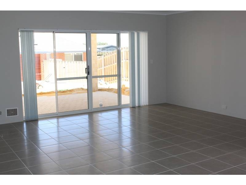 122 Lindsay Beach Blvde, Yanchep WA 6035