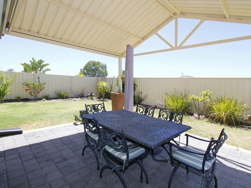 7 Riverdell Fairway, Carramar WA 6031