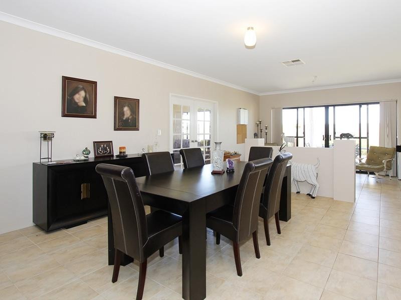 7 Riverdell Fairway, Carramar WA 6031