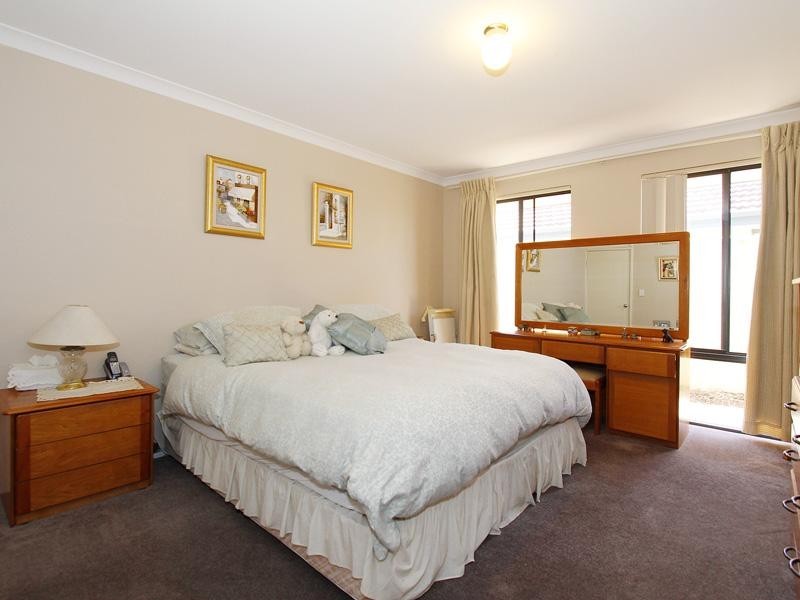 7 Riverdell Fairway, Carramar WA 6031