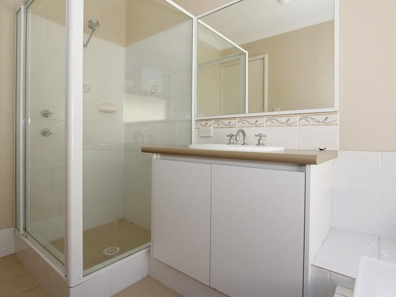 7 Riverdell Fairway, Carramar WA 6031