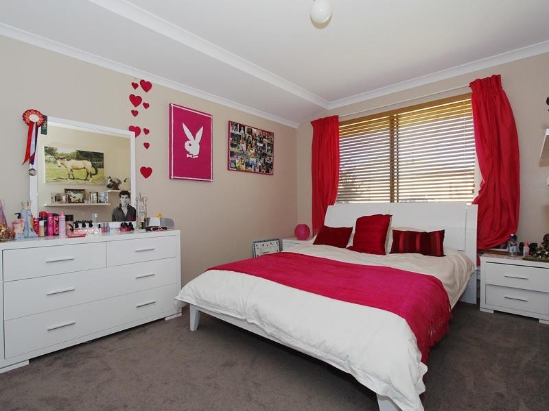 7 Riverdell Fairway, Carramar WA 6031