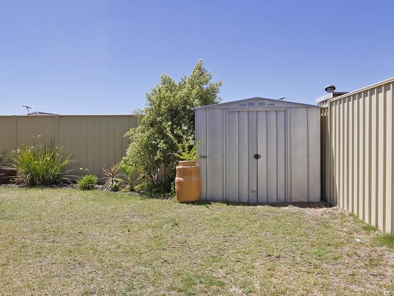 7 Riverdell Fairway, Carramar WA 6031