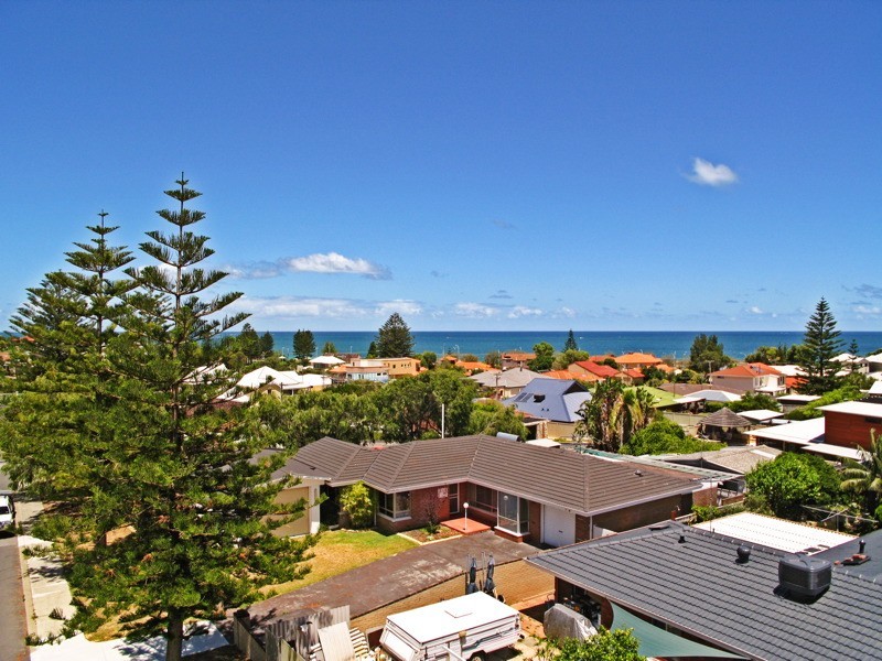 3 Gnobar Way, Mullaloo WA 6027