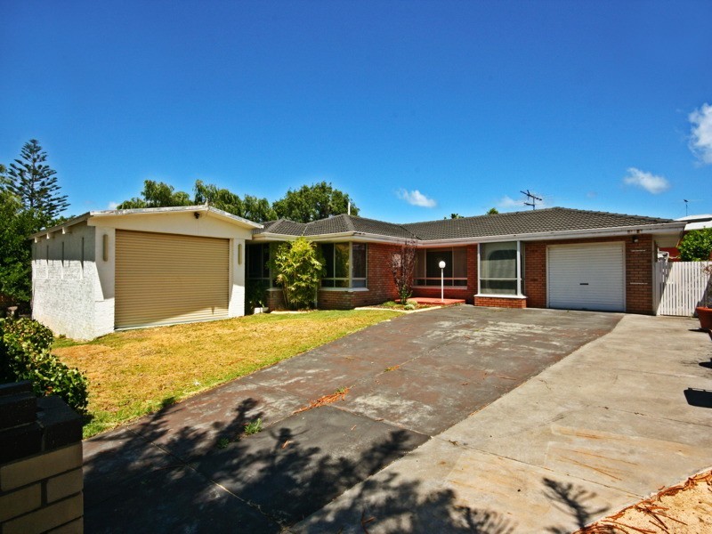 3 Gnobar Way, Mullaloo WA 6027