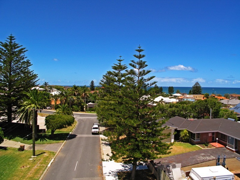 3 Gnobar Way, Mullaloo WA 6027