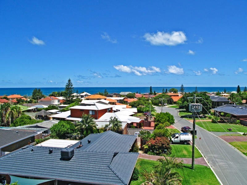 3 Gnobar Way, Mullaloo WA 6027