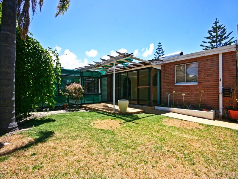 3 Gnobar Way, Mullaloo WA 6027