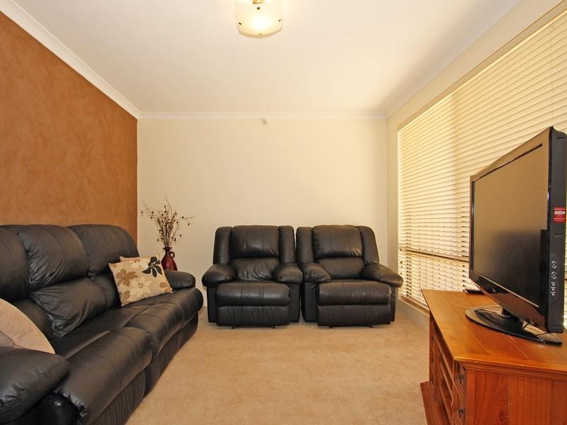 15 Coolamine Close, Carramar WA 6031