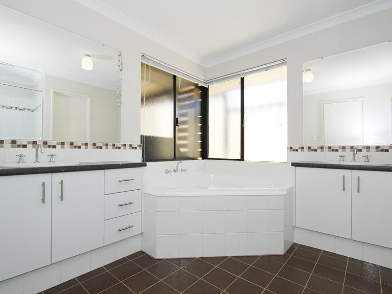 18 Liberty Drive, Clarkson WA 6030