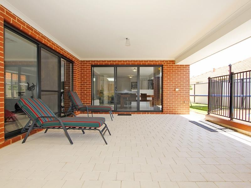 18 Liberty Drive, Clarkson WA 6030