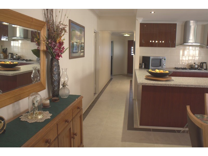 61 Lauderdale Ramble, Carramar WA 6031