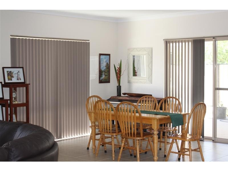 61 Lauderdale Ramble, Carramar WA 6031