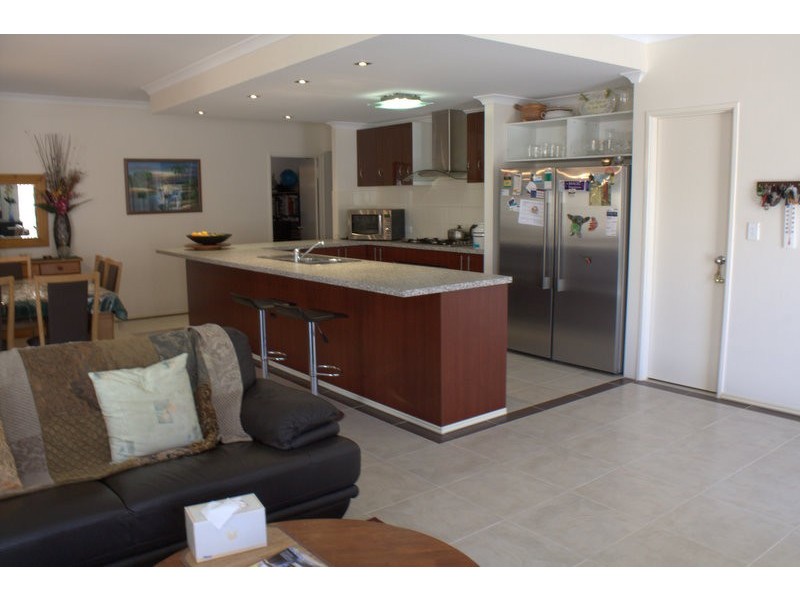 61 Lauderdale Ramble, Carramar WA 6031