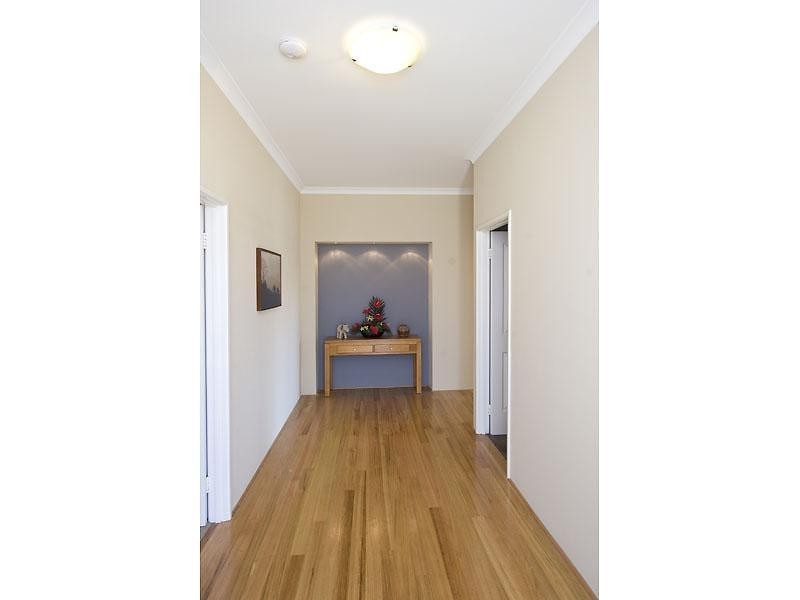 12 Fineview Crescent, Carramar WA 6031