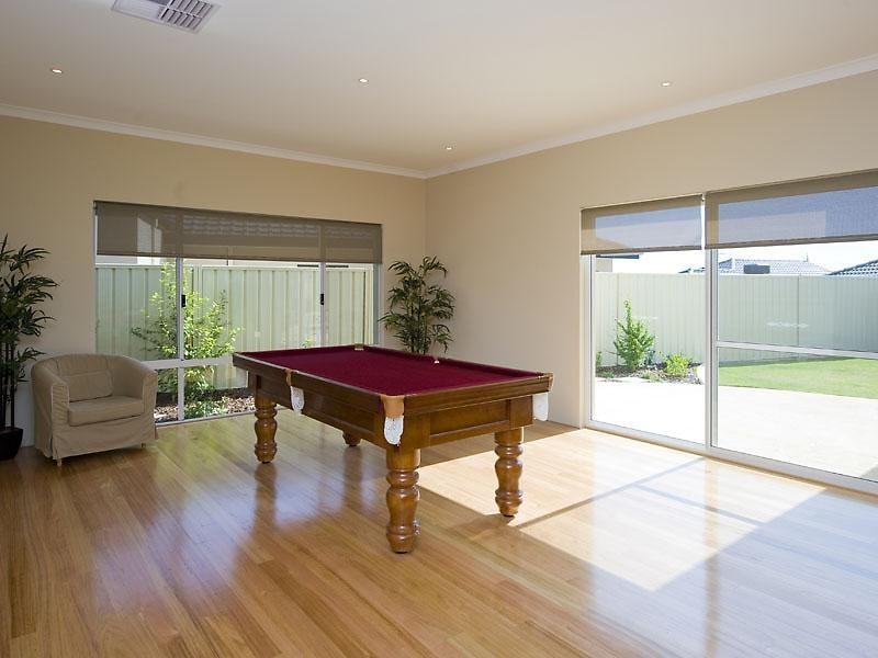 12 Fineview Crescent, Carramar WA 6031