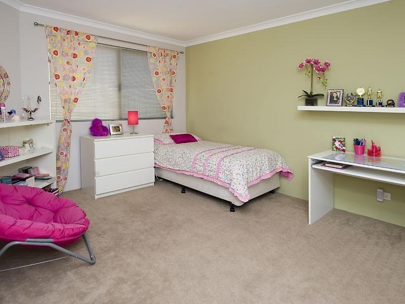 12 Fineview Crescent, Carramar WA 6031