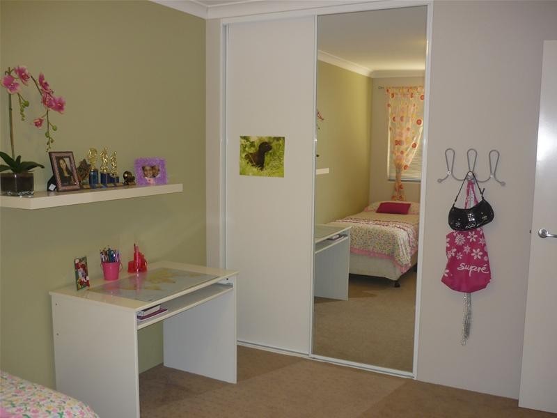 12 Fineview Crescent, Carramar WA 6031