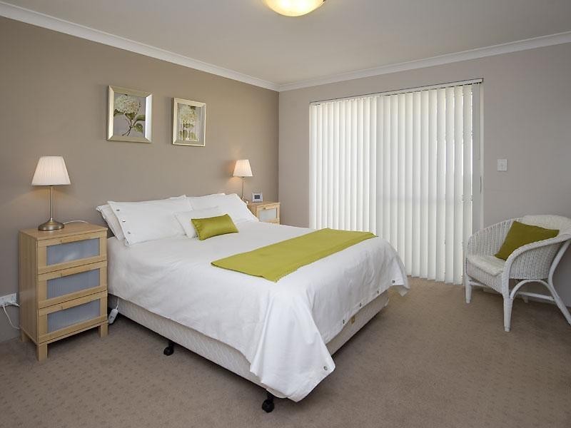 12 Fineview Crescent, Carramar WA 6031