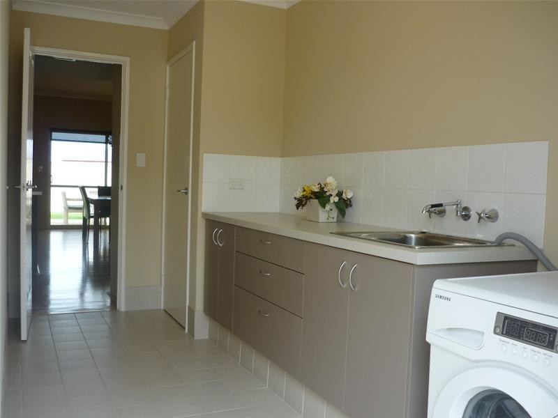 12 Fineview Crescent, Carramar WA 6031