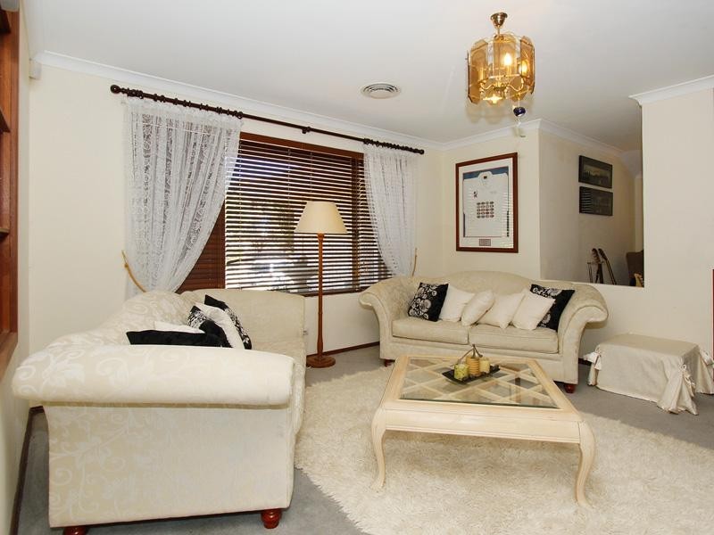 8 Mission Hills Place, Connolly WA 6027