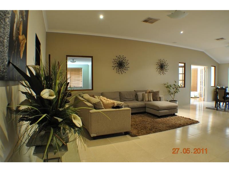 10 Sefton Place, Landsdale WA 6065