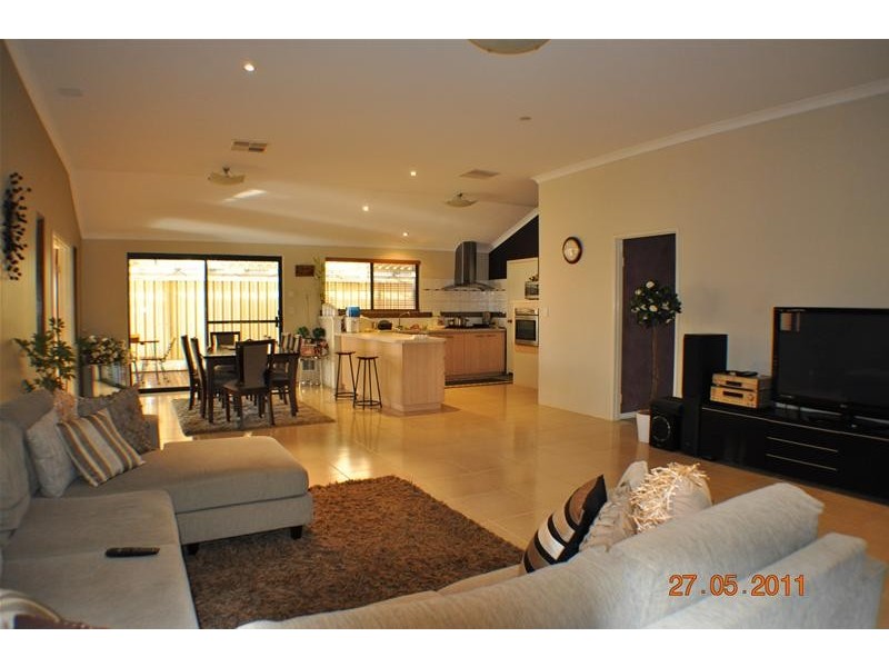 10 Sefton Place, Landsdale WA 6065