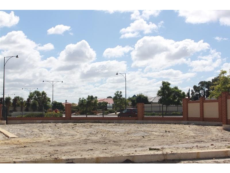 Millendon Street, Carramar WA 6031