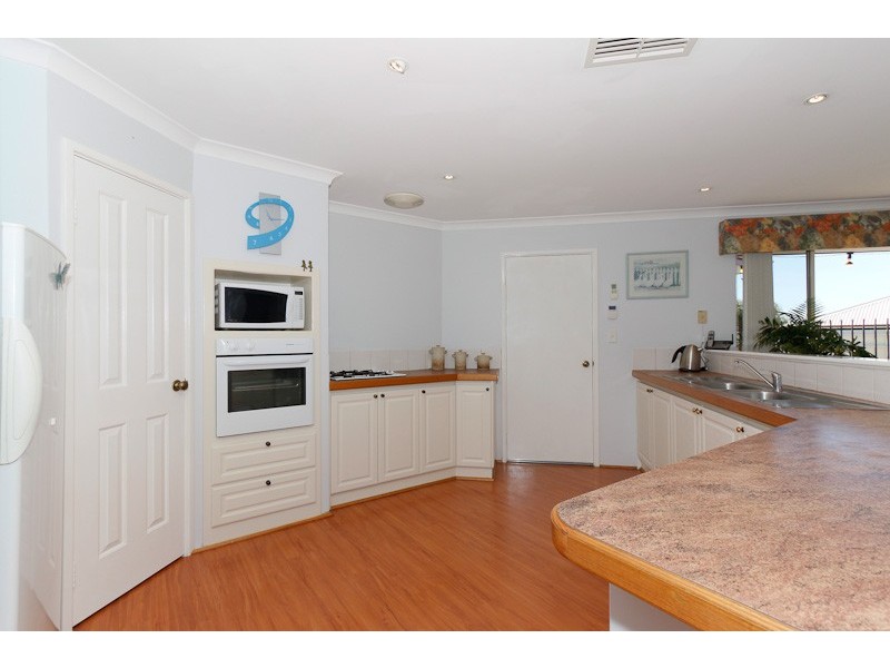 15 Coatbridge Circuit, Kinross WA 6028