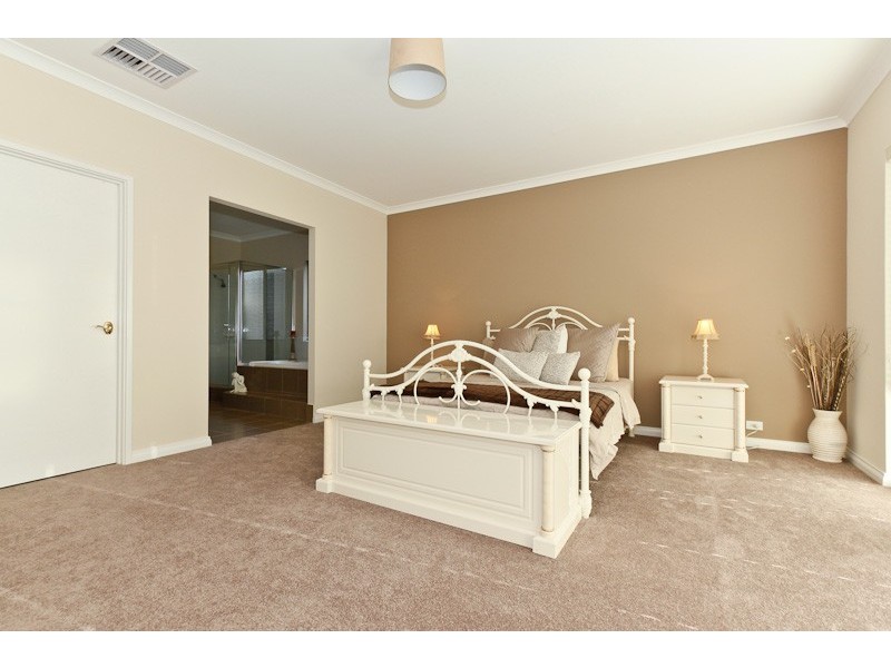 14 Collanda Circuit, Carramar WA 6031