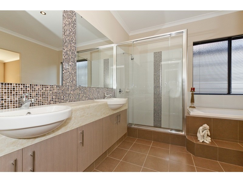 14 Collanda Circuit, Carramar WA 6031