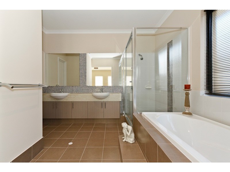 14 Collanda Circuit, Carramar WA 6031