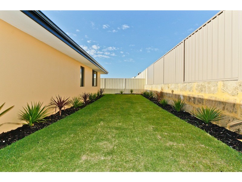 14 Collanda Circuit, Carramar WA 6031