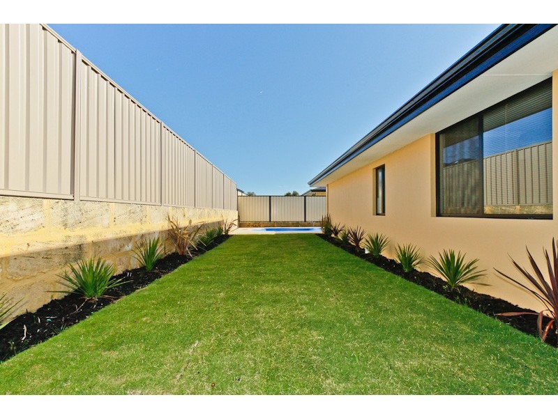 14 Collanda Circuit, Carramar WA 6031