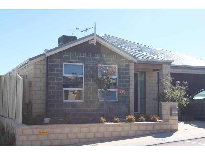 8 Jedburgh Loop, Sinagra WA 6065