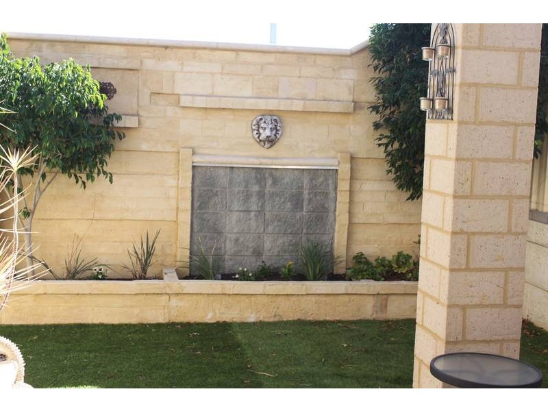 8 Jedburgh Loop, Sinagra WA 6065