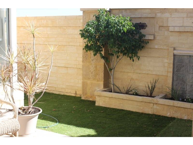 8 Jedburgh Loop, Sinagra WA 6065