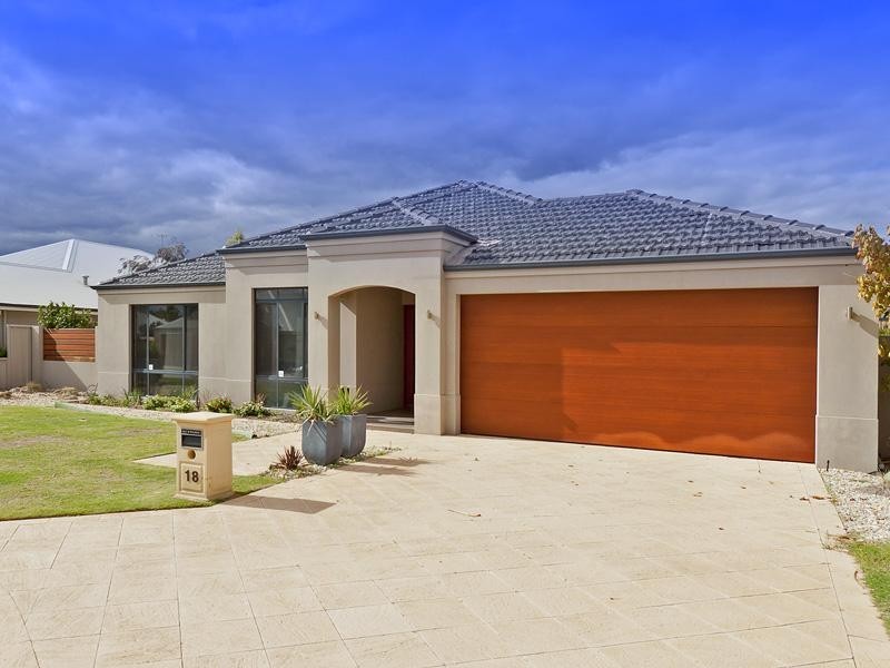 18 Grallina Way, Tapping WA 6065