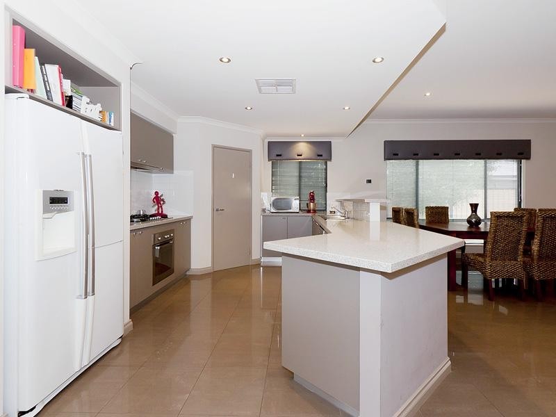 18 Grallina Way, Tapping WA 6065