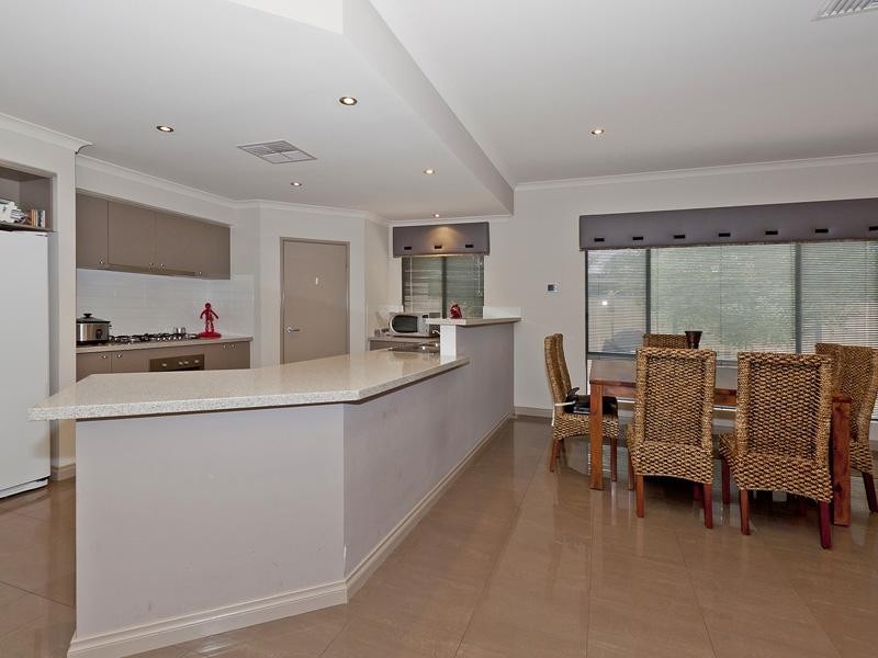 18 Grallina Way, Tapping WA 6065