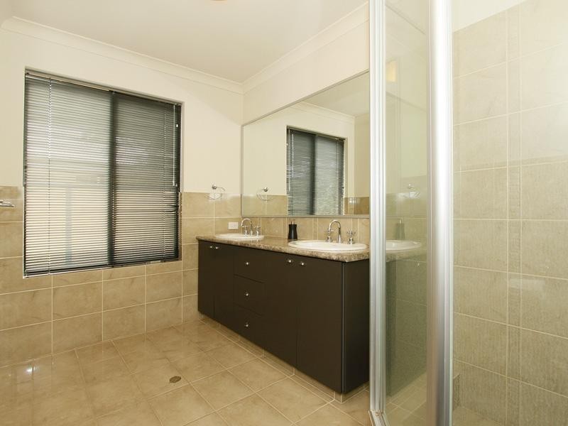 18 Grallina Way, Tapping WA 6065