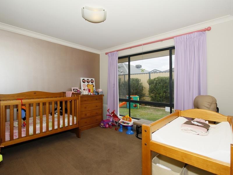 18 Grallina Way, Tapping WA 6065