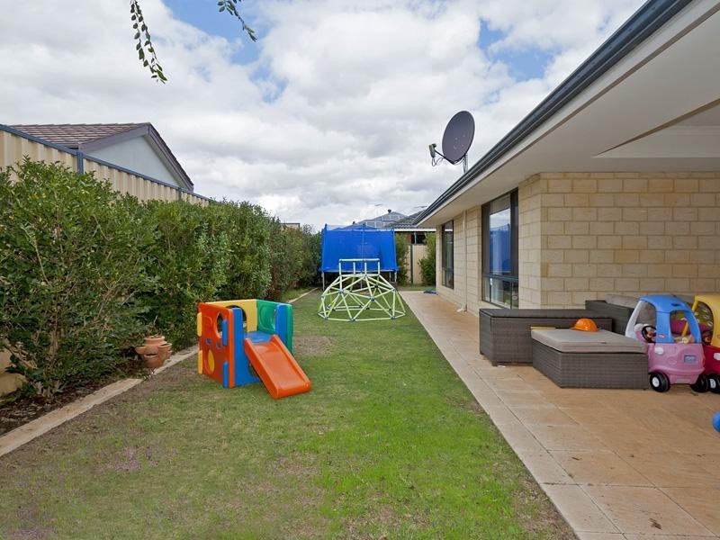 18 Grallina Way, Tapping WA 6065