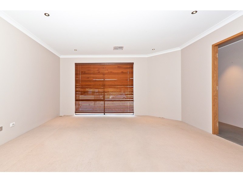 11 Colwyn Loop, Tapping WA 6065