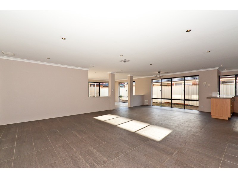 11 Colwyn Loop, Tapping WA 6065