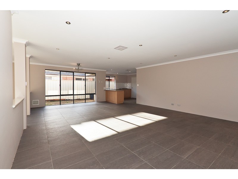 11 Colwyn Loop, Tapping WA 6065